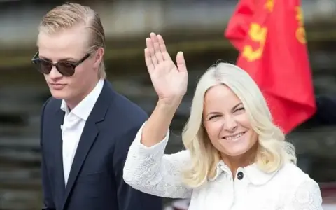 Marius Borg Høiby es el hijo de la princesa heredera Mette-Marit, pero no es miembro de la familia real.