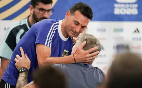 El emotivo reencuentro entre Lionel Scaloni y Martín Palermo en Kansas City.