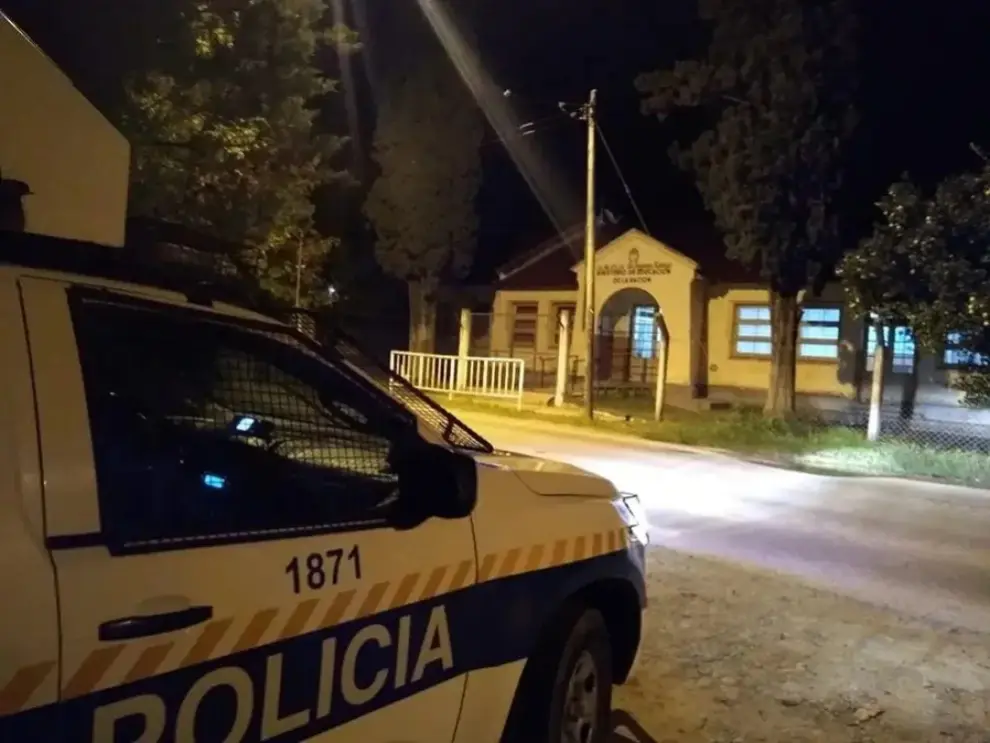 Policias saltenos en plena búsqueda.