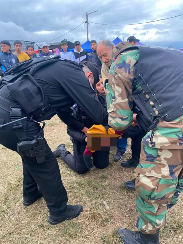 Policías auxiliaron a un bebé en Las Lajitas.