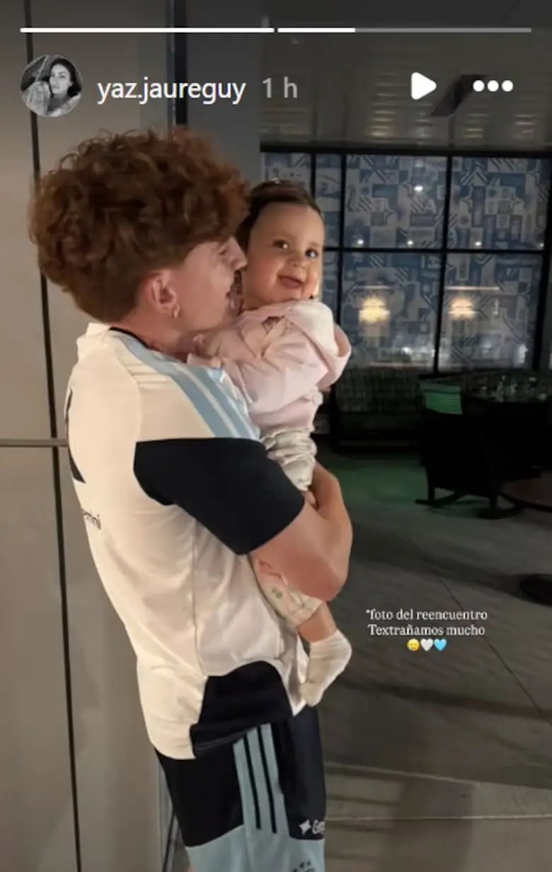 Barco junto a su hija en la previa del debut mundialista.