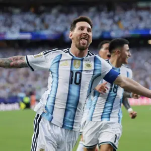 Messi enorme: La Argentina arrancó el Mundial con el lenguaje del mejor