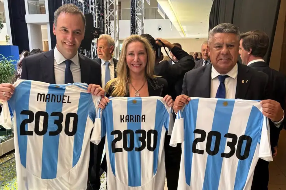 Manuel Adorni, Karina Milei y Chiqui Tapia, en Paraguay

