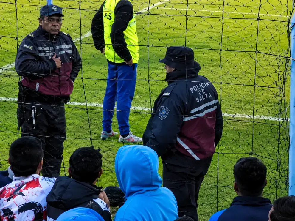Captura momento de tensión en la cancha