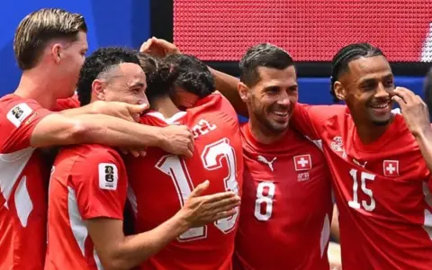 Los suizos se hicieron una fiesta con Bosnia y suman 4 puntos en el grupo B