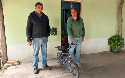 Loa padres de Loan esperan a su hijo con la habitación y juguetes intactos.