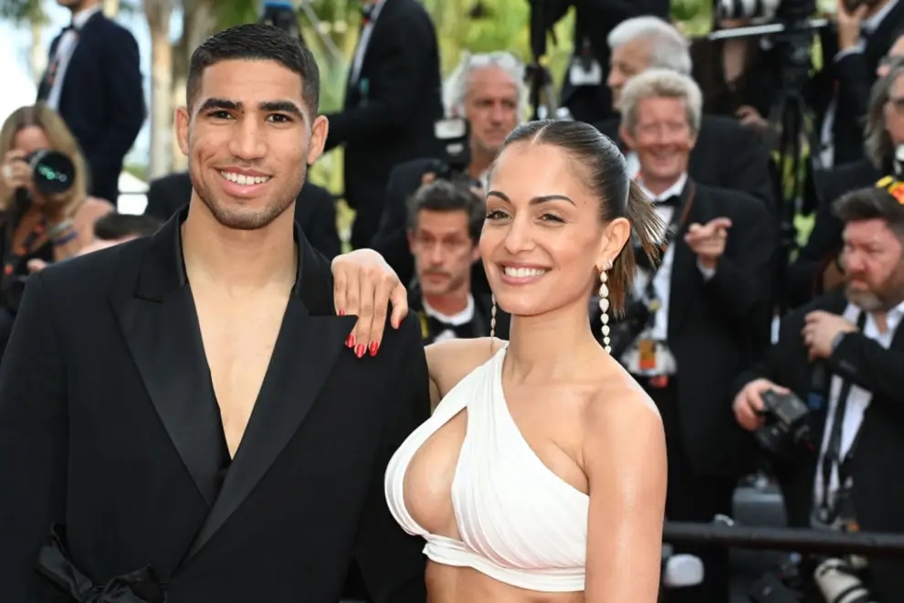 Hakimi junto a su esposa, la actriz española Hiba Abouk.