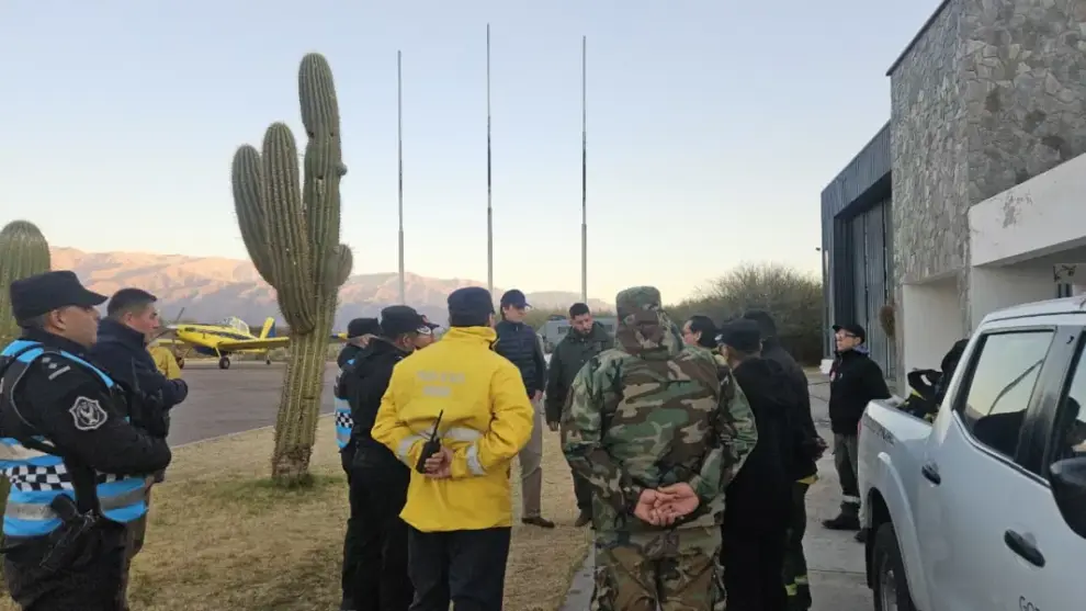 Operativo Salta para sofocar los incendios en Cafayate - (Defensa Civil)