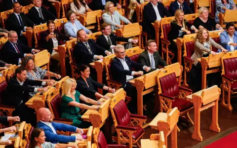La tradición del remo es uno de los festejos más virales del Mundial; el Parlamento del país europeo se sumó al apoyo de su selección.