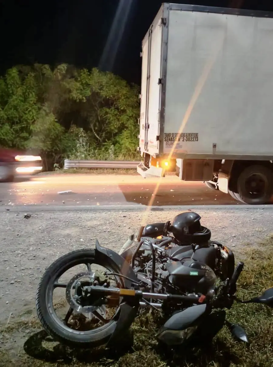 El motociclista se llevó la peor parte.