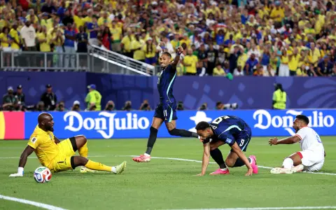 Mathews Cunha firma su primer doblete en un Mundial, y con la Selección brasileña.