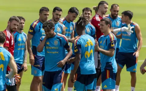 Entrenamiento de la Selección española, que ante Arabia Saudita ya podrá contar con su máxima figura Lamine Yamal.
