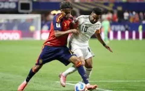 España goleó a Arabia Saudita.