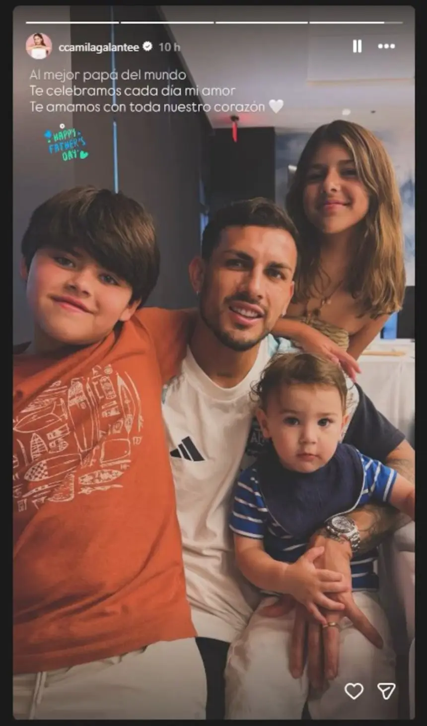 Leandro Paredes, posando feliz junto a sus tres hijos.