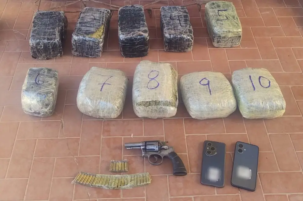 Decomisarion 10 kilos de marihuana, 990 kilos de hojas de coca y 1.125 paquetes de cigarrillos.