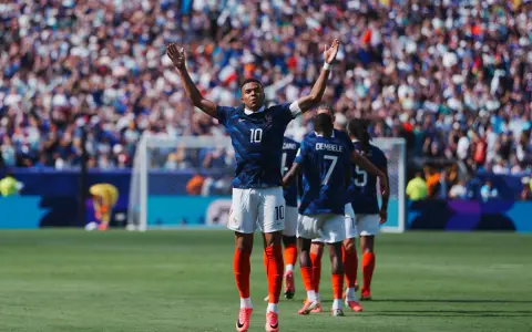 Kylian Mbappé, quien quiere volver a encenderse, como contra Senegal en el debut.