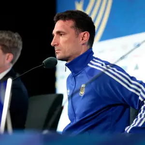 El mensaje de Scaloni antes de Austria: elogios al rival, respaldo a Messi, una advertencia y crítica a la pausa de hidratación