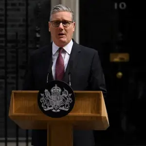 Renunció el primer ministro británico en medio de una profunda crisis política