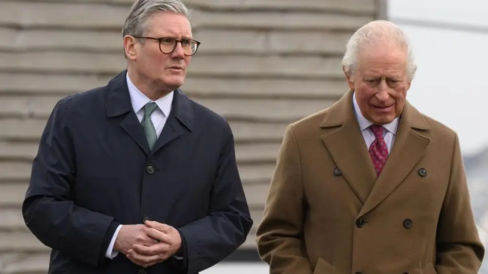 Keir Starmer junto al rey Carlos III
