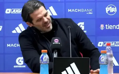 Fernando Gago en conferencia de prensa, minutos antes de sufrir un infarto agudo de miocardio.