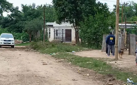 Personal del CIF y de Investigaciones trabajando en el lugar de los hechos.