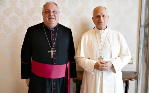 Marcelo Colombo, presidente de la Conferencia Episcopal Argentina junto al Papa.