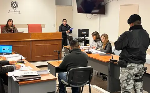 Silueta policía y menor