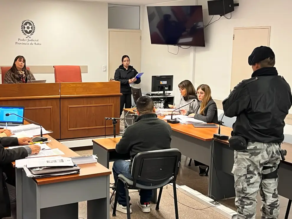 La sala de audiencia durante el juicio contra el policía acusado de abuso sexual y grooming