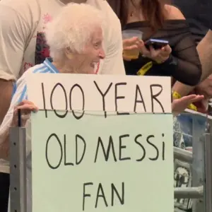 Quién es la abuela de 100 años que alentó a Messi en el partido contra Austria