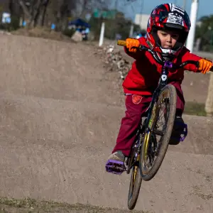 El BMX revive a un ritmo vertiginoso e invita a los salteños a sumarse, desde los dos años de edad en adelante
