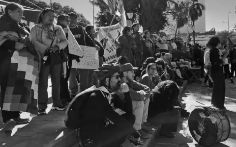Manifestación de comunidades indigenas en la legislatura