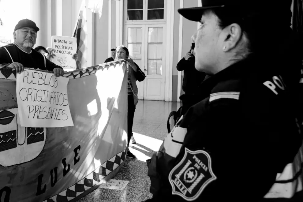 Manifestación de comunidades indigenas en la legislatura