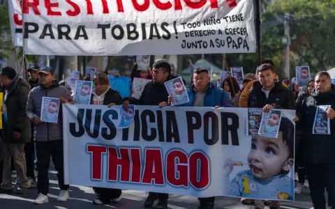 Marcha por Thiago y Tobías, el hermanito que todavía puede tener una segunda oportunidad