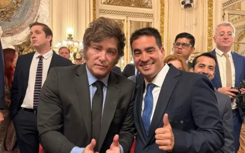 Javier Milei y Adrián Ravier 