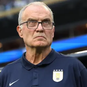 Escándalo en el posible rival de Argentina antes de la "final" con España: los referentes se le plantaron a Bielsa y Uruguay es un polvorín
