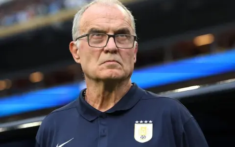 Marcelo Bielsa y un enfrentamiento que ya no se aguanta más con los futbolistas del seleccionado uruguayo.