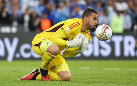 Álvaro Montero, el arquero mundialista e internacional que peleará por el arco del Boca de Arruabarrena.