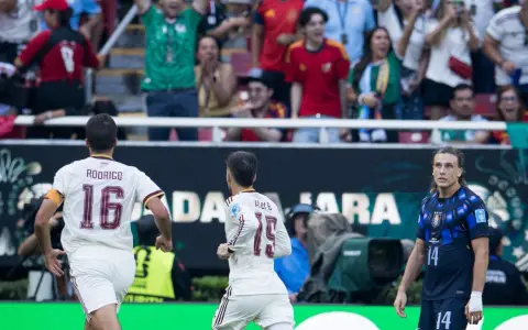 Canobbio, que al final se fue expulsado, es pura frustración tras el gol de Álex Baena, el que sepultó a la celeste en el Mundial 2026.