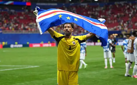 Josimar Dias, más conocido como Vozinha, el arquero experimentado y bandera del Cabo Verde histórico que enfrentará a Argentina en 16avos del Mundial.