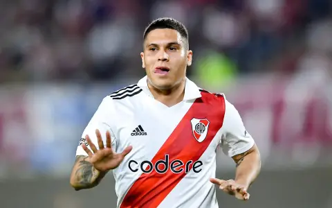 Juan Fernando Quintero puso más dudas sobre su futuro en River.