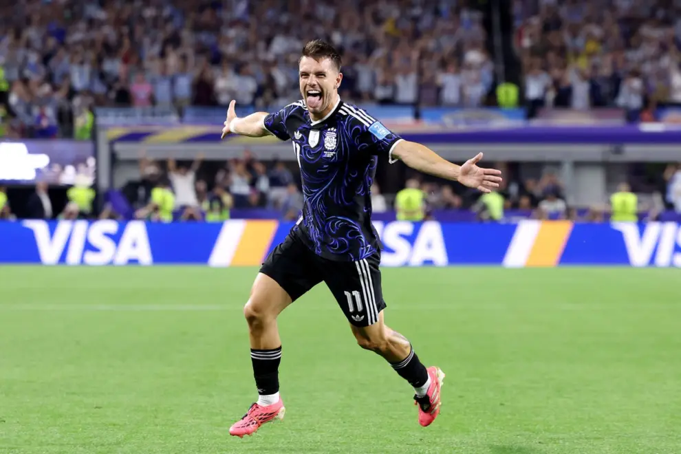 Gio Lo Celso celebra tras su golazo de tiro libre.