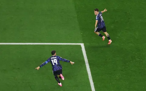 Gio Lo Celso y Nicolás Otamendi, en el festejo del primer gol argentino ante Jordania.