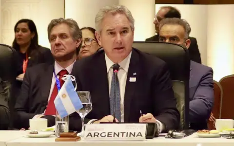 El canciller Pablo Quirno en la Cumbre del Mercosur en Asunción