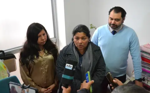 Mariana Aranda en la rueda de prensa brindada en el estudio Cassin-Cardozo