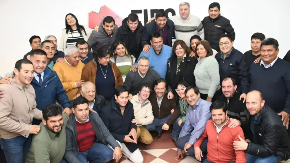 Sáenz se reunió con intendentes