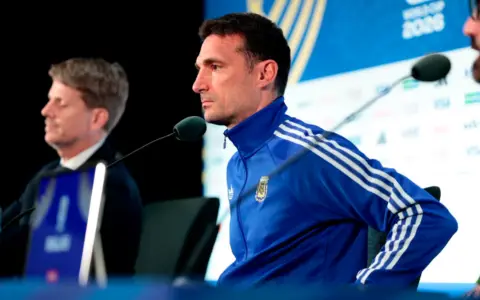 Lionel Scaloni define el equipo que salga a enfrentar a Cabo Verde para pasar a octavos.
