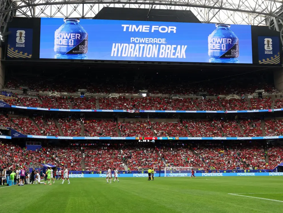 La publicidad gigante mostrada en la pausa de hidratación en uno de los estadios del Mundial