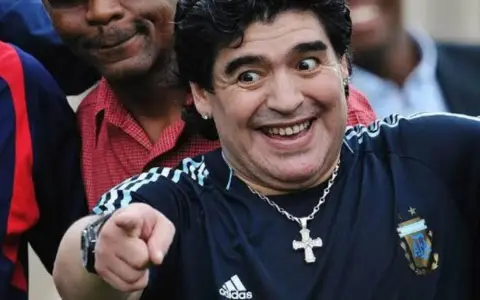 En una entrevista con Víctor Hugo, Maradona anticipó el hydration break