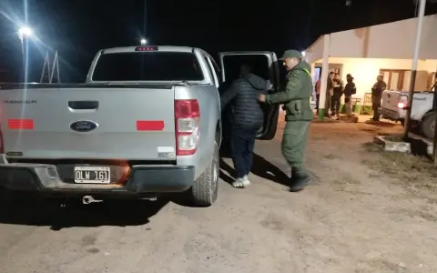 Deportaron a dos peruanos.
