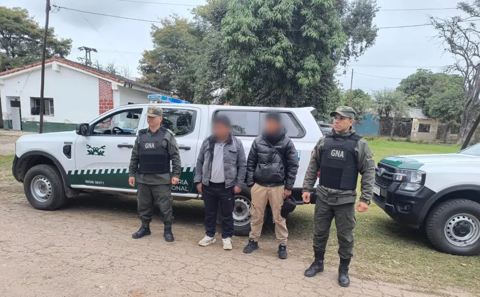 Los peruanos que fueron deportados y salieron por Salta.